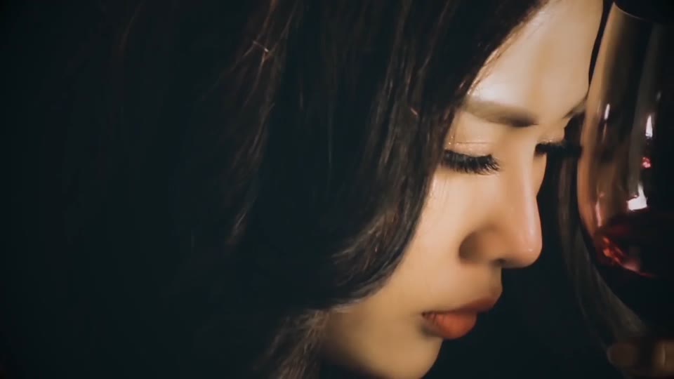 我在想你你在想着谁_张依微.32M.mp4.720P
