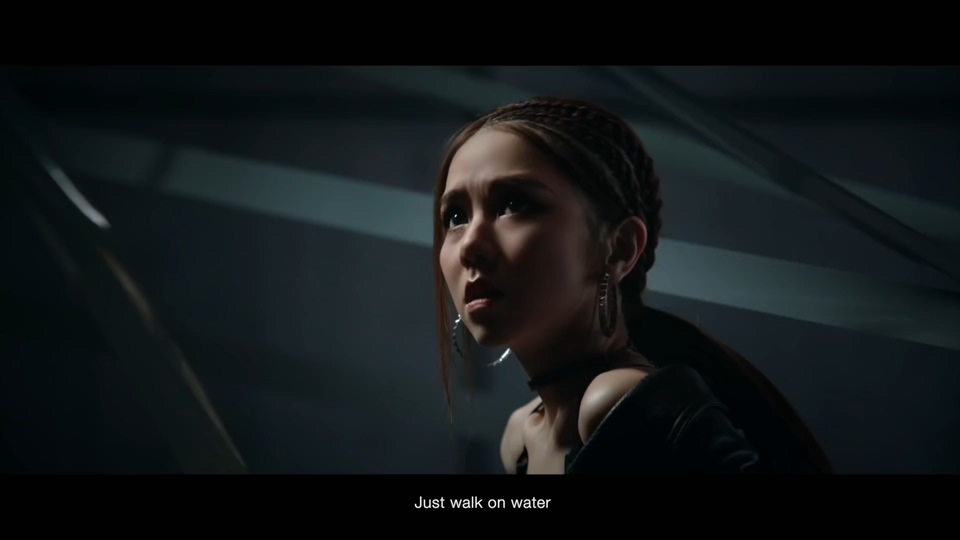 邓紫棋 G.E.M._WALK ON WATER.50M.mp4.1080P