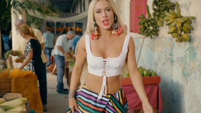 Leslie Shaw, Mau y Ricky - Faldita-[91M.mp4-1080P]