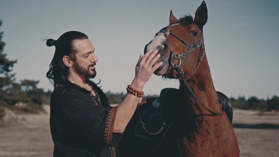 N039.4KMV-Ummet Ozcan - Kayra (Official Music Video)-[323M.mkv-2160P] - 无损音乐美声网.mkv_20240711_210.jpg