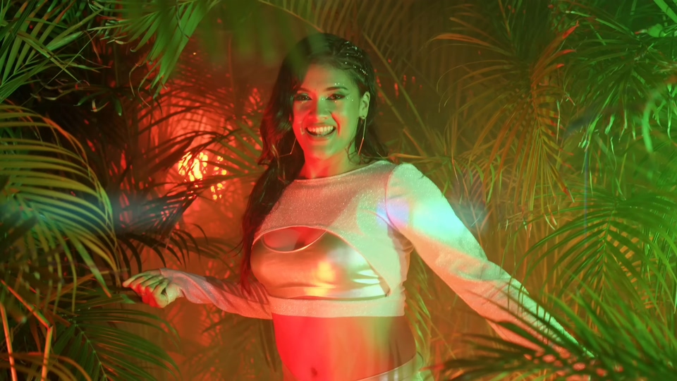 N118.4KMV-Las Catrachas x El Chevo - RICA Y APRETADITA (VIDEO OFICIAL)-[403M.mkv-2160P] - 无损音乐美声.jpg