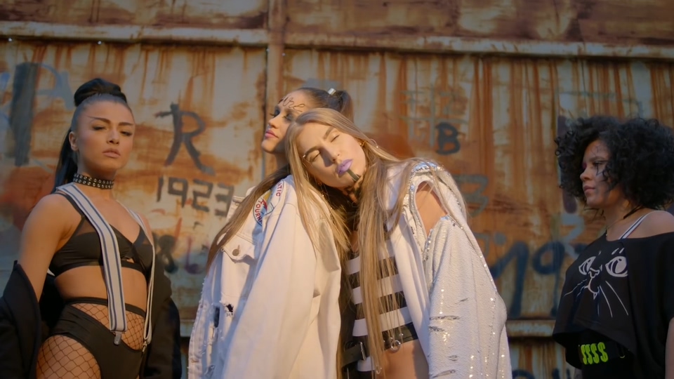 N103.Corina - Fernando (Official Video)-[57M.mp4-1080P] - 无损音乐美声网.mp4_20241227_055723.706.jpg