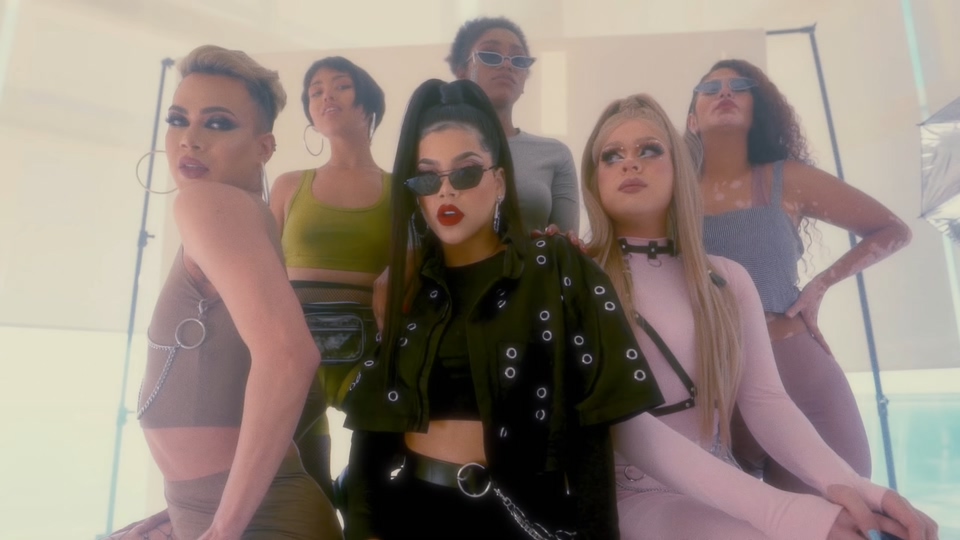 N015.2KMV-Kenia Os - Dinero (Official Video)-[82M.mkv-1440P] - 无损音乐美声网.mkv_20240614_050713.061.jpg