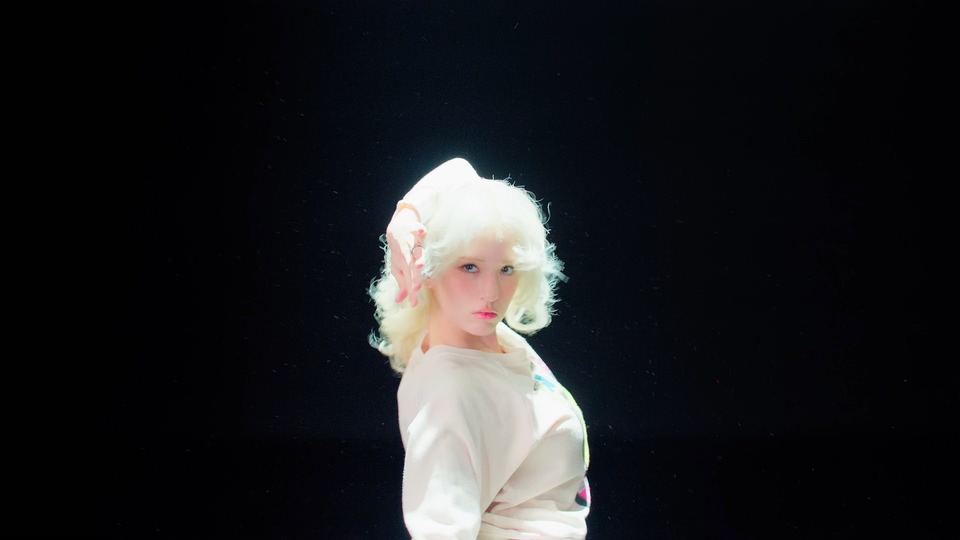 M1000.4KMV-JEON SOMI (전소미) - ‘Fast Forward’ M_V-[386M.mkv-2160P] - 无损音乐美声网.mkv_20240512_025000.3.jpg